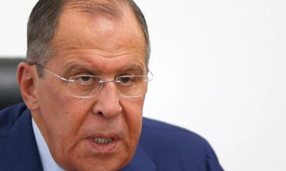 Λαβρόφ: Πρέπει να απομακρυνθούμε από τη χρήση του δολαρίου στο διεθνές σύστημα πληρωμών της Δύσης